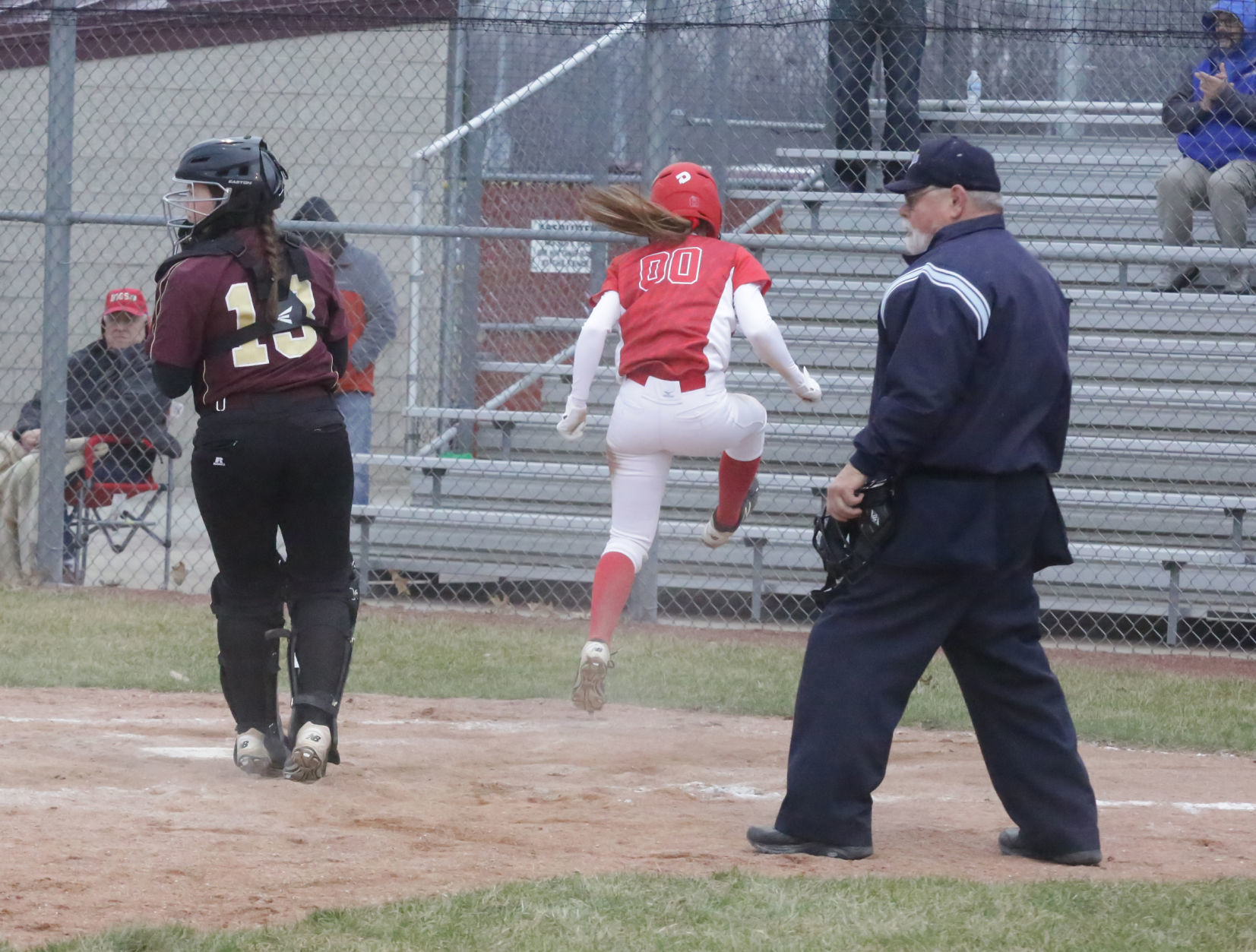 Gallery Bulldogs vs Trojans in softball